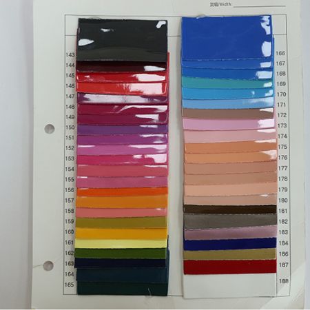 kiiltävät PVC-värikartat, sopivan kankaan ja värin valinta vahvistusta varten